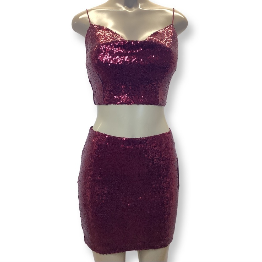 B. Smart Size Medium Wine Sequence Mini Skirt & Crop Top Set. New